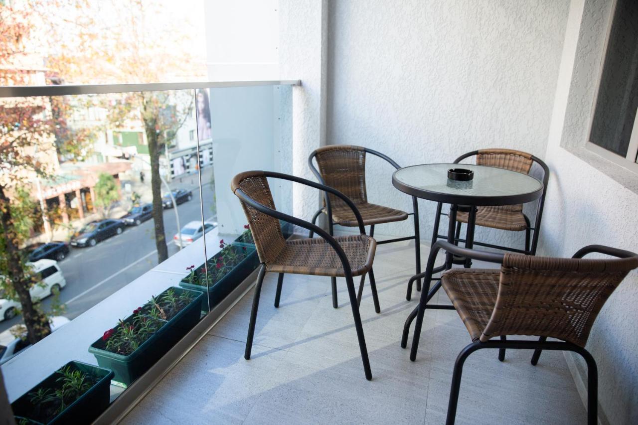 Libereco Aparthotel バトゥーミ エクステリア 写真